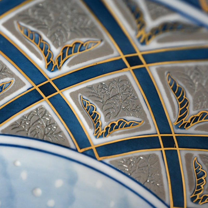 Exquisite Platinum Glaze Porcelain Plate  ―山本 一洋 "純プラチナ彩 福良雀"