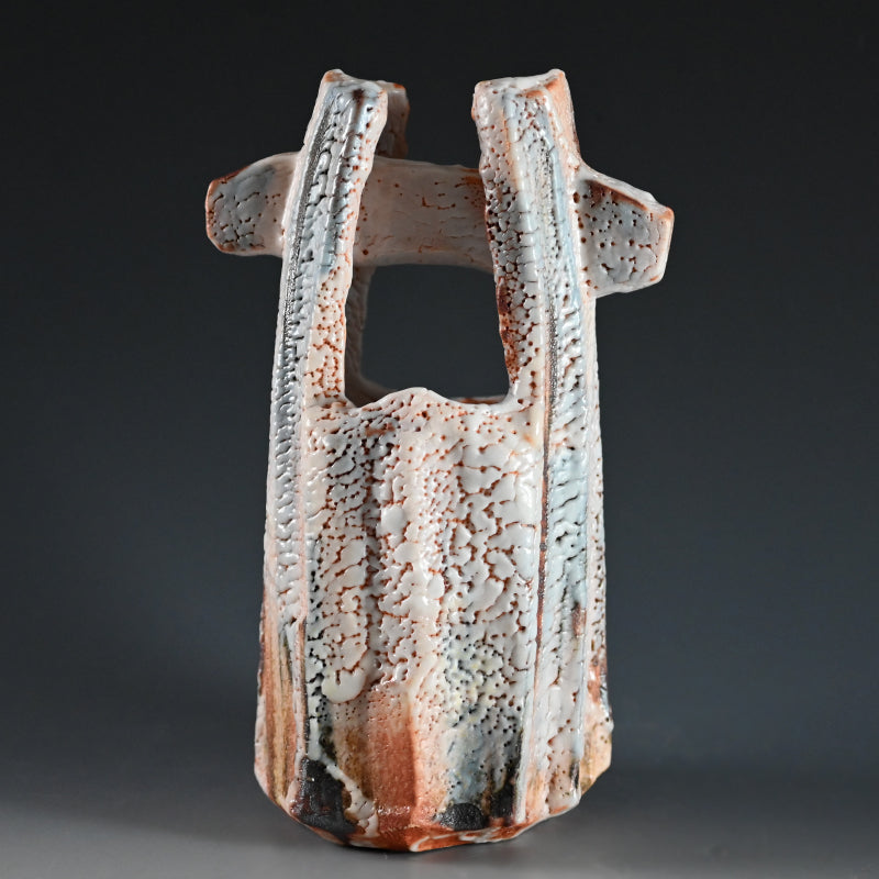 Classic Shino Vase ー林 正太郎 "志野手桶花生"