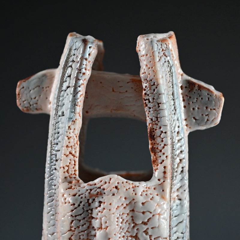 Classic Shino Vase ー林 正太郎 "志野手桶花生"