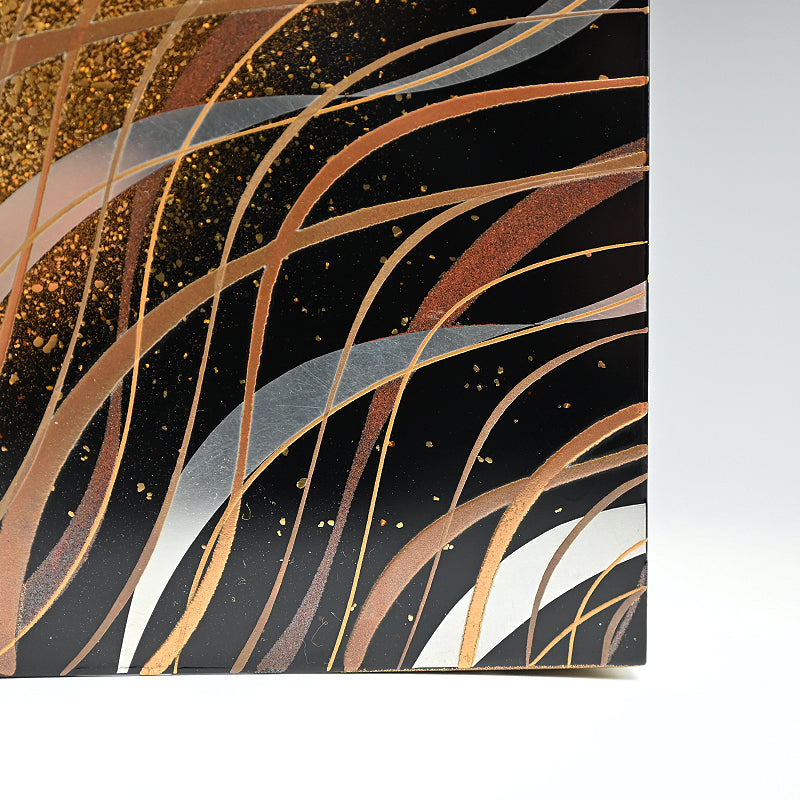 Rippling Lacquer Box ー服部 峻昇 “白耀貝飾箱 流文”