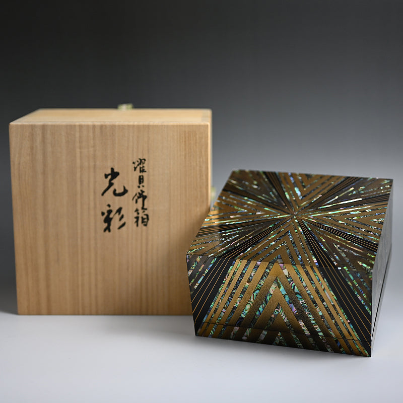 Geometric Contemporary Lacquer Box ー服部 峻昇 “耀貝飾箱 光彩”