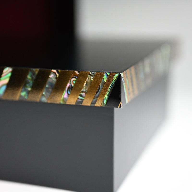 Geometric Contemporary Lacquer Box ー服部 峻昇 “耀貝飾箱 光彩”