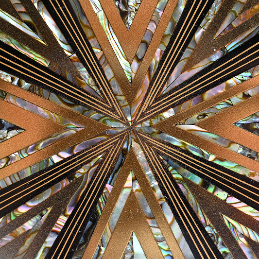 Geometric Contemporary Lacquer Box ー服部 峻昇 “耀貝飾箱 光彩”