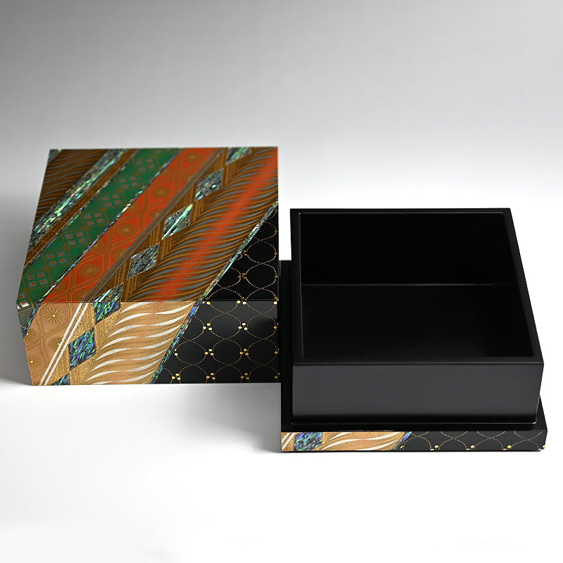Nishiki Pattern Lacquer Box ー服部 峻昇 “耀貝飾箱 彩華”