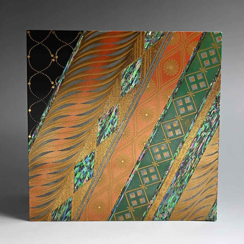 Nishiki Pattern Lacquer Box ー服部 峻昇 “耀貝飾箱 彩華”