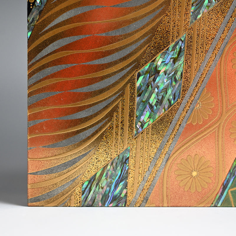 Nishiki Pattern Lacquer Box ー服部 峻昇 “耀貝飾箱 彩華”
