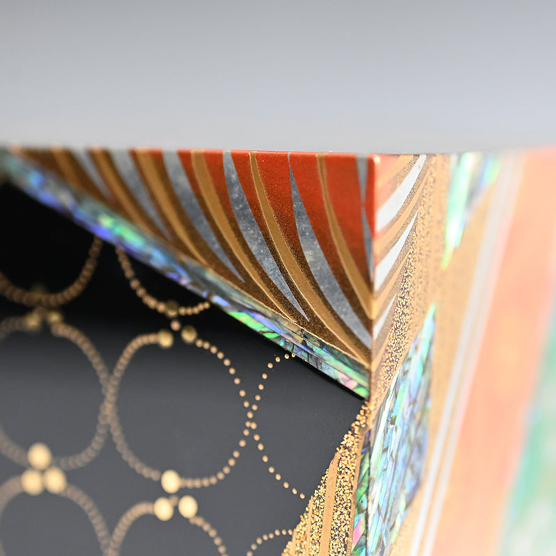 Nishiki Pattern Lacquer Box ー服部 峻昇 “耀貝飾箱 彩華”