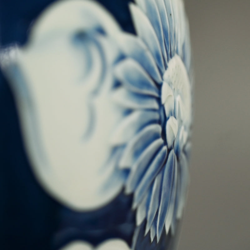 Large Antique, Japanese Blue & White Kyo-Yaki Vase c. 1930 ー"染付 日向草紋 花瓶"