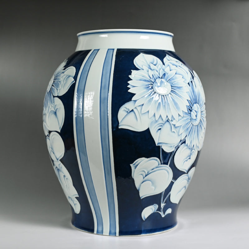 Large Antique, Japanese Blue & White Kyo-Yaki Vase c. 1930 ー"染付 日向草紋 花瓶"