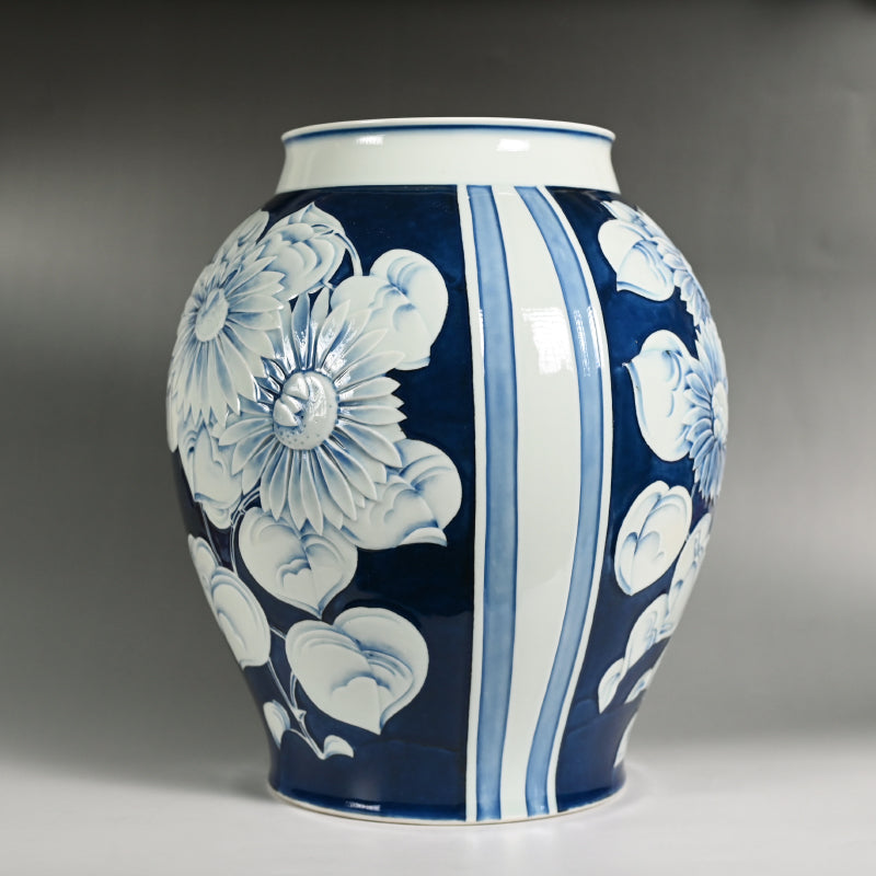 Large Antique, Japanese Blue & White Kyo-Yaki Vase c. 1930 ー"染付 日向草紋 花瓶"