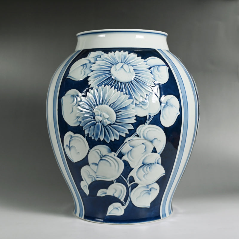 Large Antique, Japanese Blue & White Kyo-Yaki Vase c. 1930 ー"染付 日向草紋 花瓶"