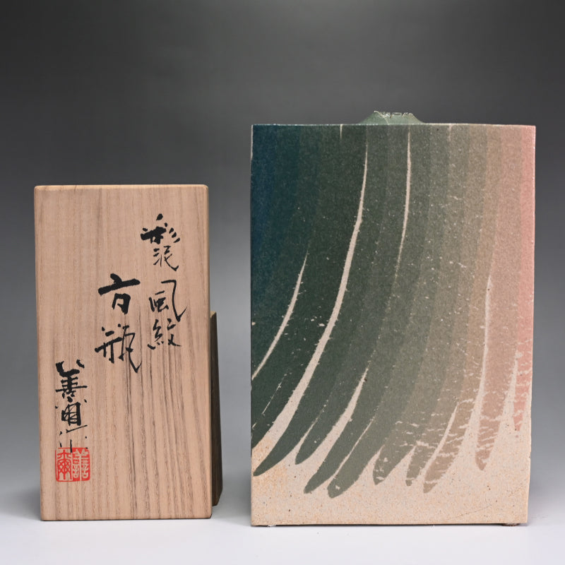 Unobtainable Vase ー宮下善繭 “彩泥風紋青瓶”
