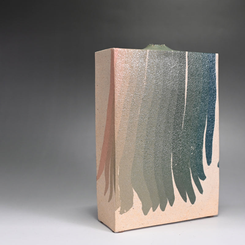 Unobtainable Vase ー宮下善繭 “彩泥風紋青瓶”