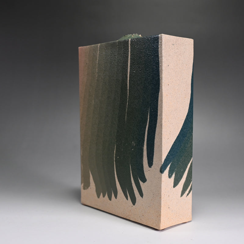 Unobtainable Vase ー宮下善繭 “彩泥風紋青瓶”
