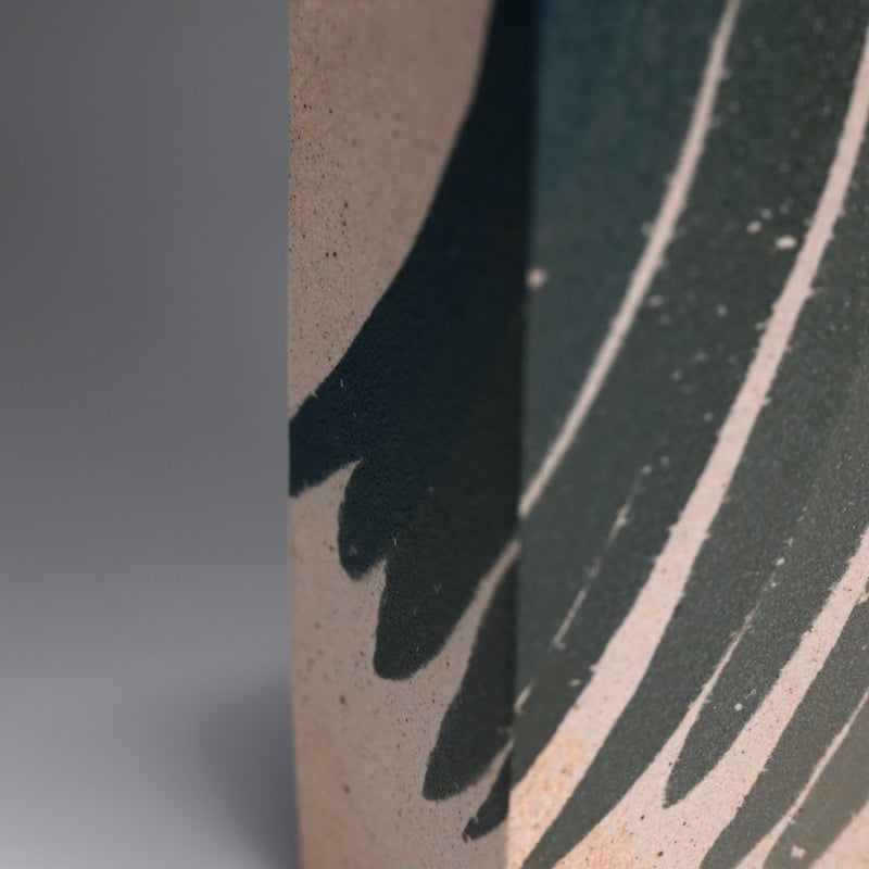 Unobtainable Vase ー宮下善繭 “彩泥風紋青瓶”