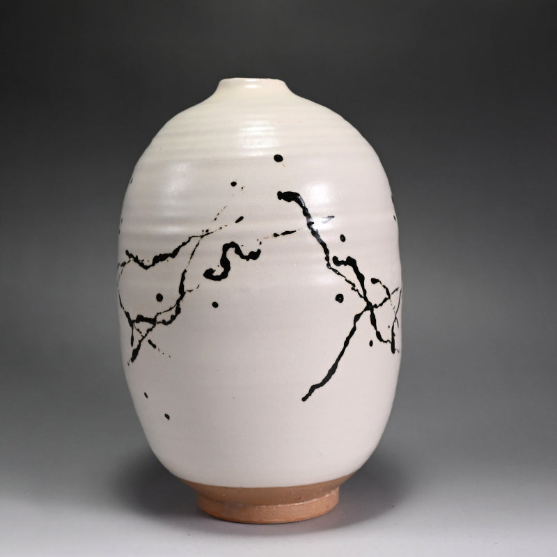 Sodeicha Yamada Hikaru Vase ー山田 光 “白化粧鉄繒 壺”