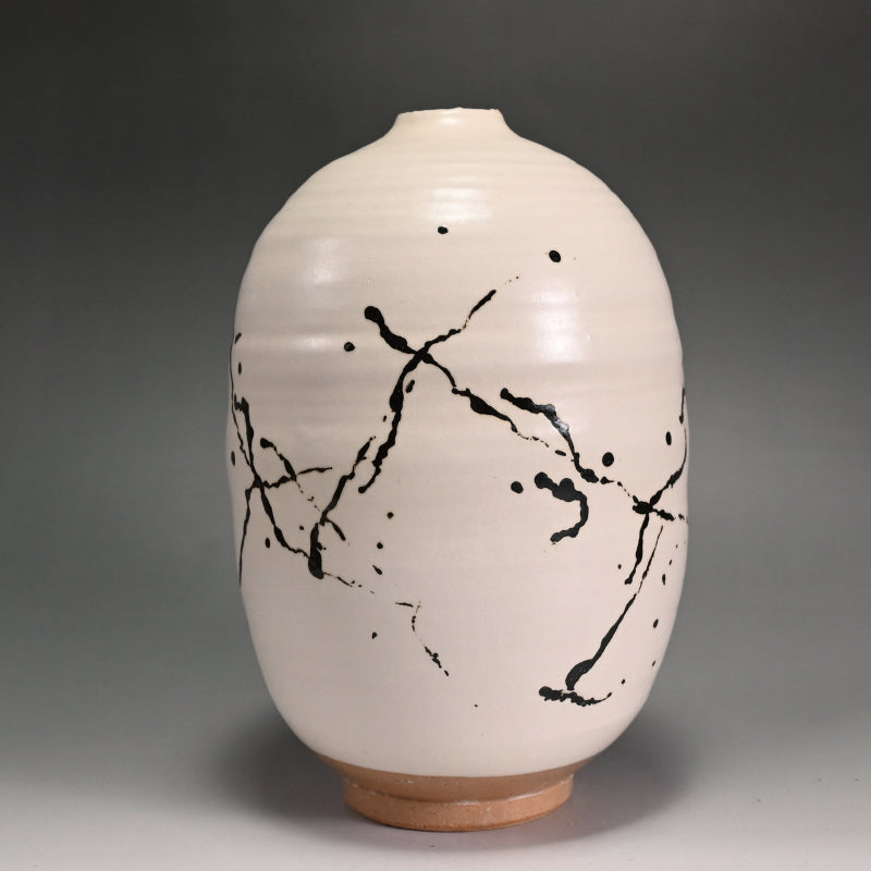 Sodeicha Yamada Hikaru Vase ー山田 光 “白化粧鉄繒 壺”