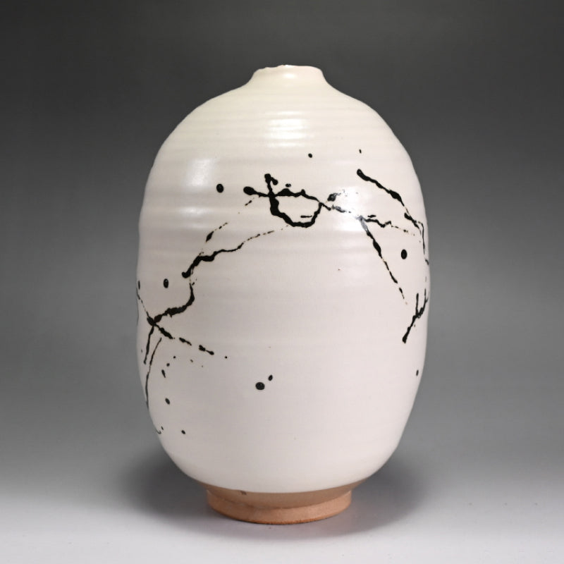 Sodeicha Yamada Hikaru Vase ー山田 光 “白化粧鉄繒 壺”