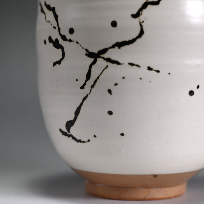 Sodeicha Yamada Hikaru Vase ー山田 光 “白化粧鉄繒 壺”