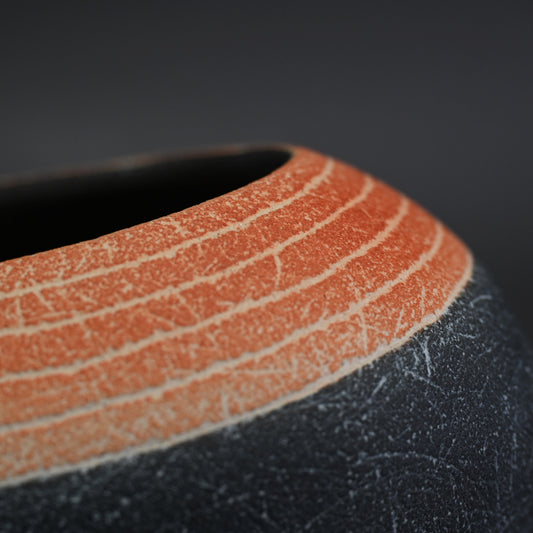 Senmonki Vase ー市野 雅彦 “線紋器”