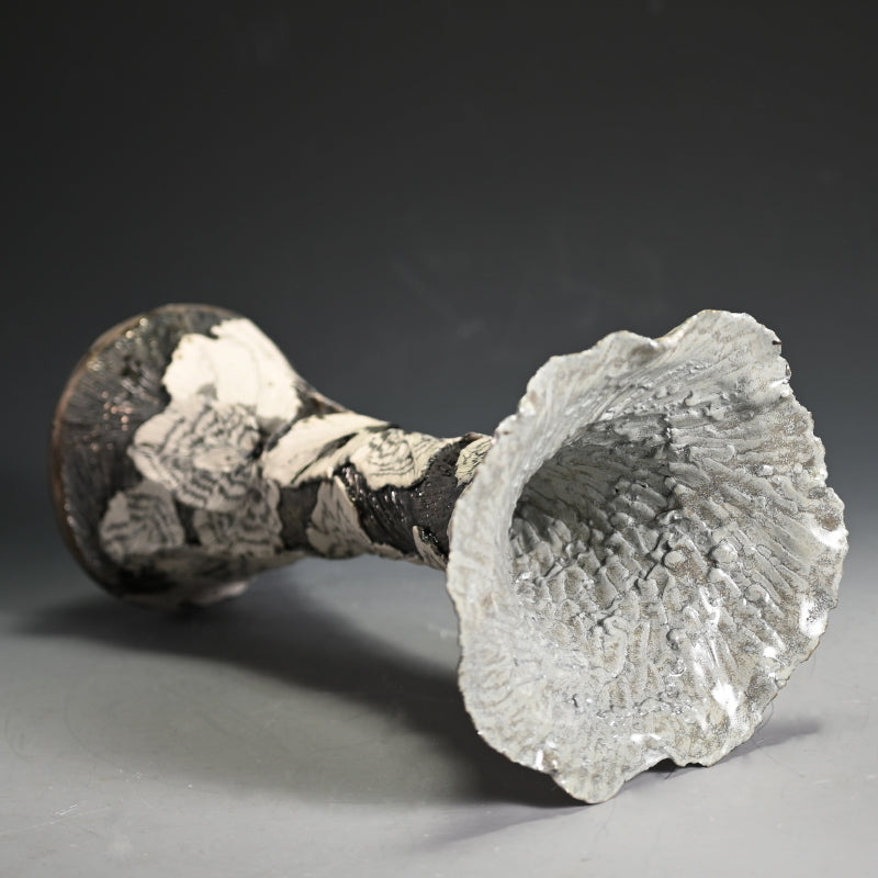 Contemporary Shingu Sayaka Vase ー新宮 さやか "萼容花入"