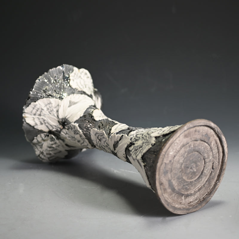 Contemporary Shingu Sayaka Vase ー新宮 さやか "萼容花入"