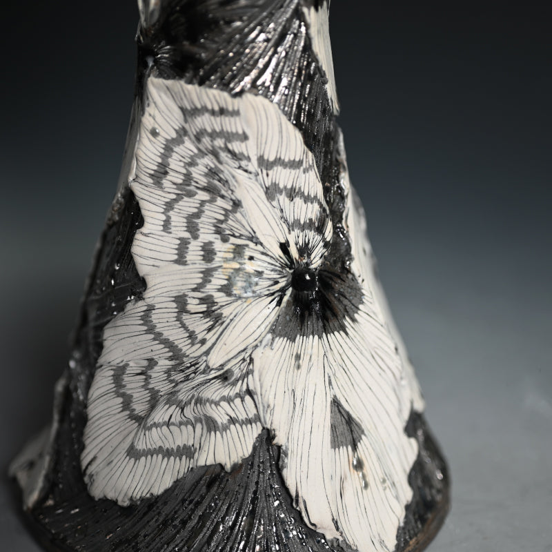 Contemporary Shingu Sayaka Vase ー新宮 さやか "萼容花入"