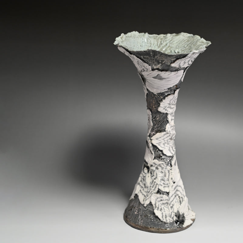 Contemporary Shingu Sayaka Vase ー新宮 さやか "萼容花入"