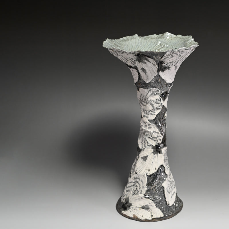 Contemporary Shingu Sayaka Vase ー新宮 さやか "萼容花入"