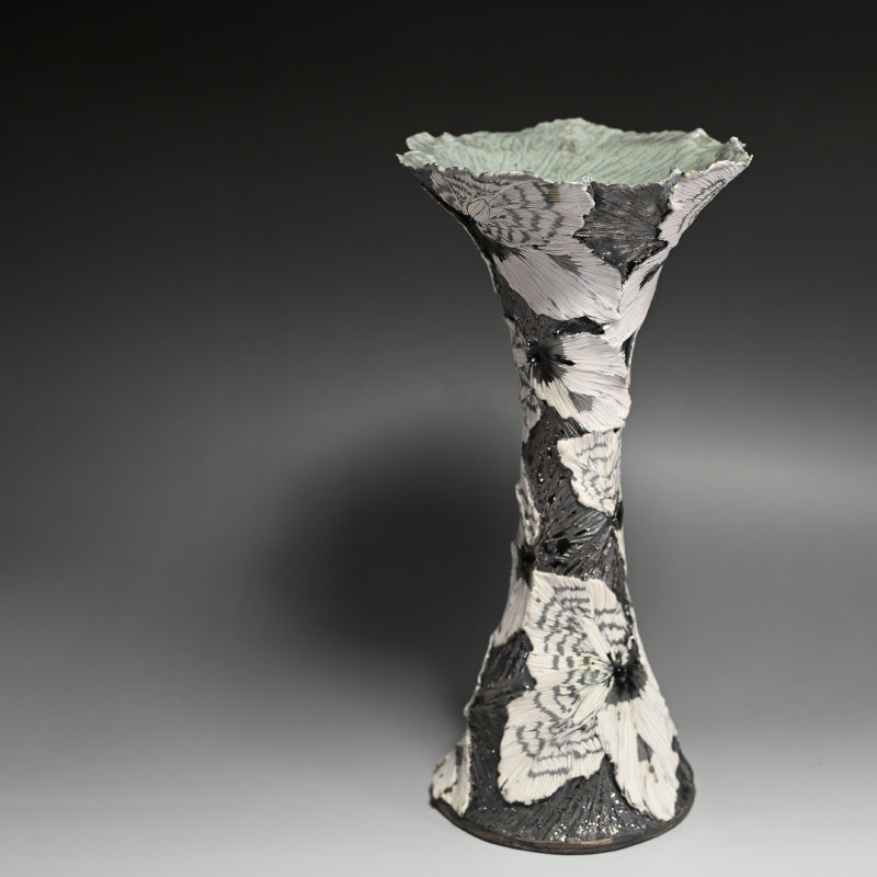 Contemporary Shingu Sayaka Vase ー新宮 さやか "萼容花入"