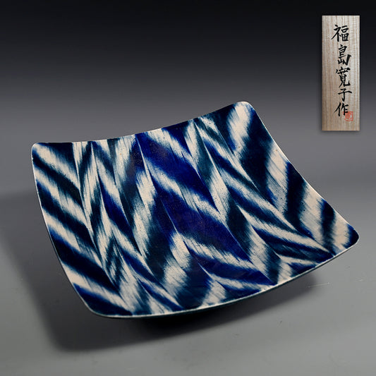 Award Winning & Exhibited Indigo Plate ー福島 寛子 “呉須絵矢絣文角皿”