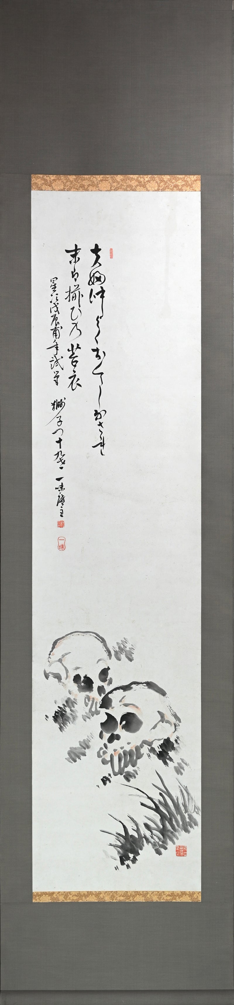 Meiji period Scroll, Skulls among the weeds ー獅子門 一味庵