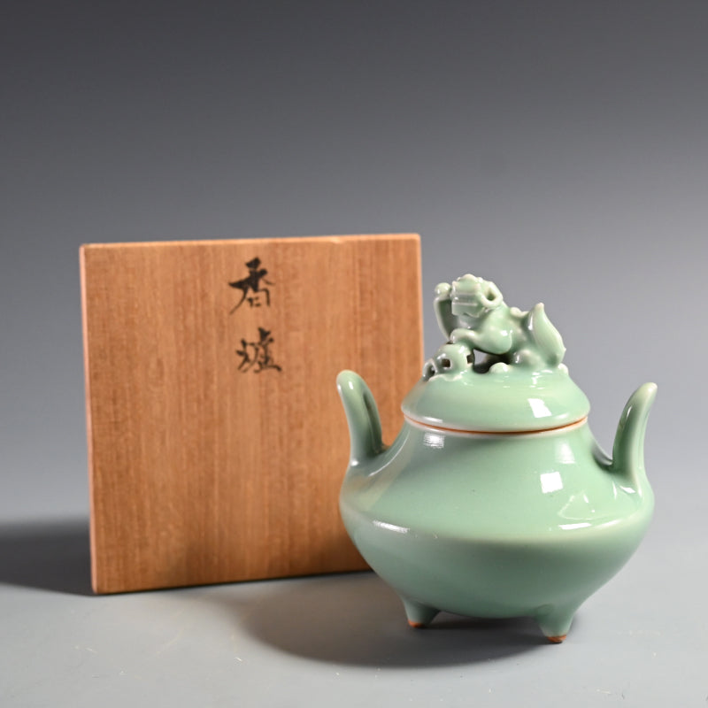 Celadon Shishi Koro ー宮川 香山 "青磁釉 獅子 香爐"