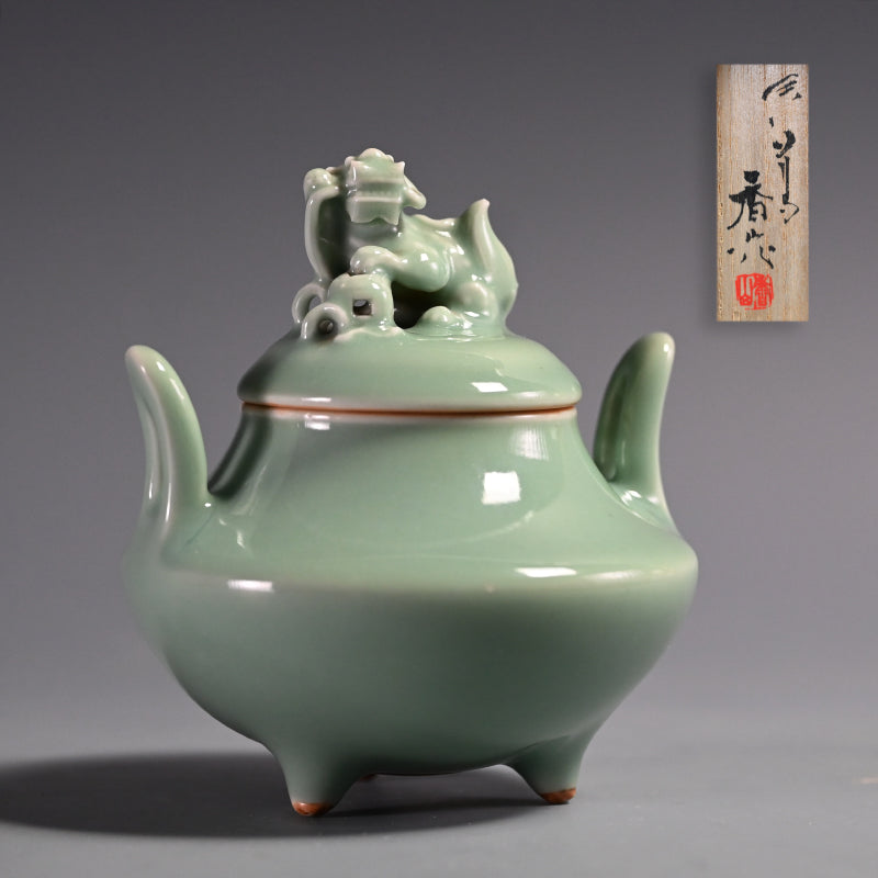 Celadon Shishi Koro ー宮川 香山 "青磁釉 獅子 香爐"