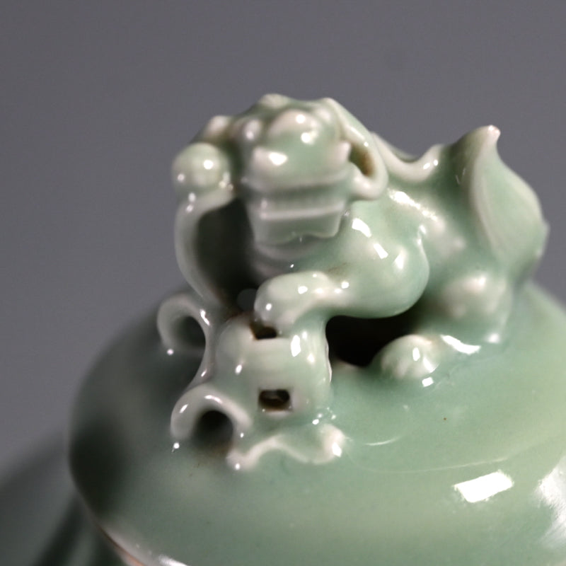 Celadon Shishi Koro ー宮川 香山 "青磁釉 獅子 香爐"