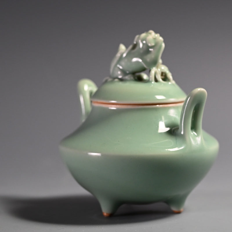 Celadon Shishi Koro ー宮川 香山 "青磁釉 獅子 香爐"