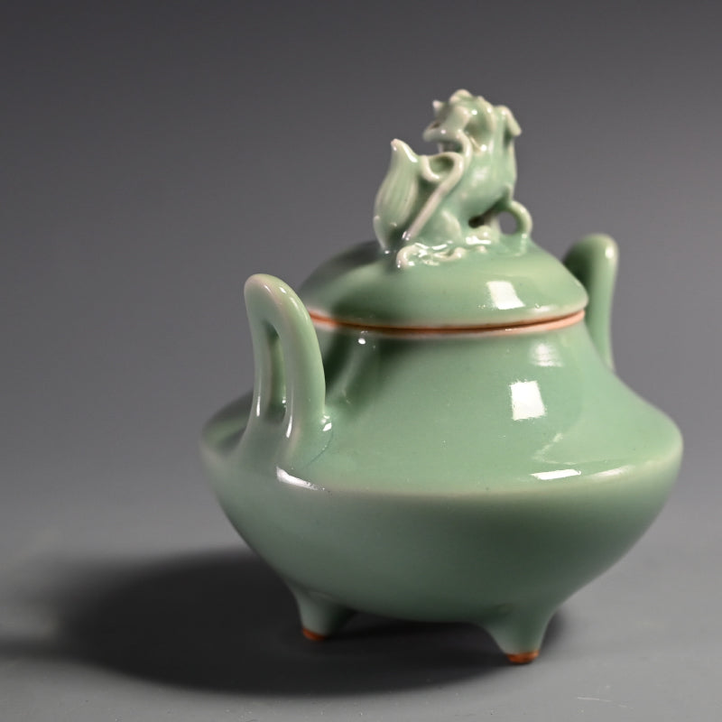 Celadon Shishi Koro ー宮川 香山 "青磁釉 獅子 香爐"