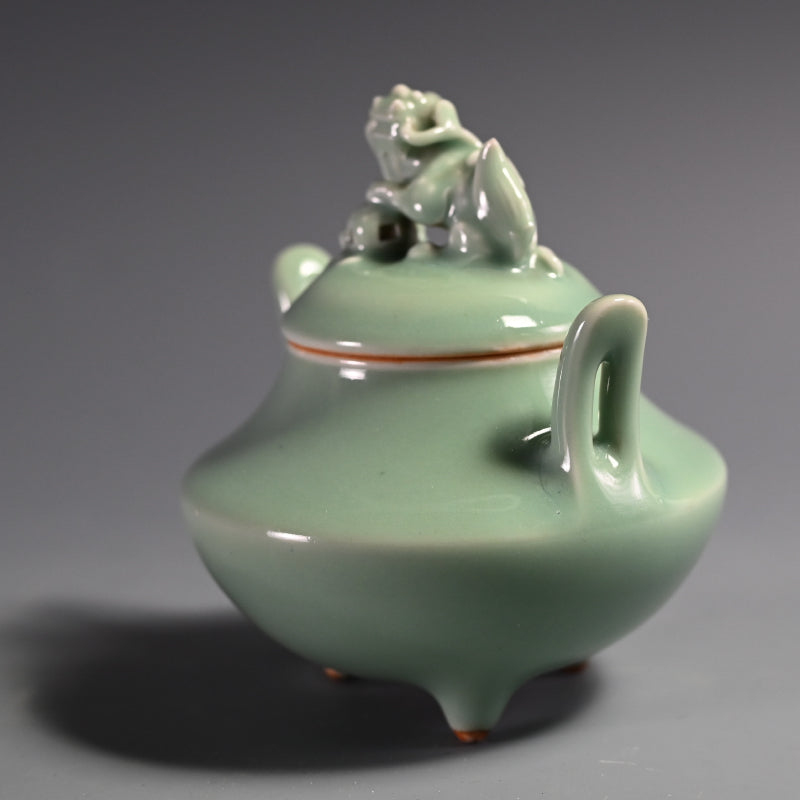 Celadon Shishi Koro ー宮川 香山 "青磁釉 獅子 香爐"