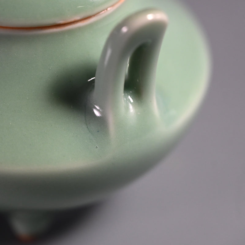 Celadon Shishi Koro ー宮川 香山 "青磁釉 獅子 香爐"