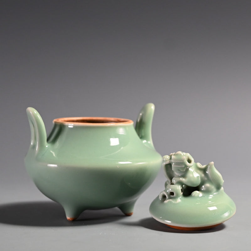 Celadon Shishi Koro ー宮川 香山 "青磁釉 獅子 香爐"