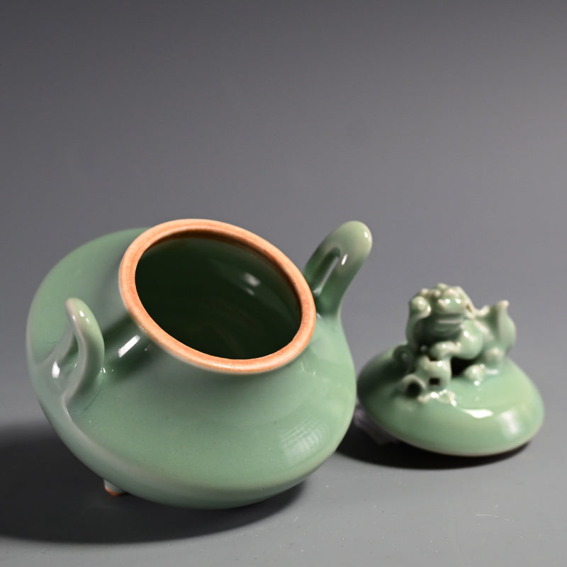 Celadon Shishi Koro ー宮川 香山 "青磁釉 獅子 香爐"