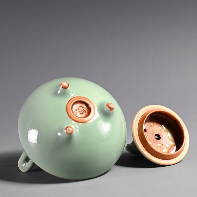 Celadon Shishi Koro ー宮川 香山 "青磁釉 獅子 香爐"