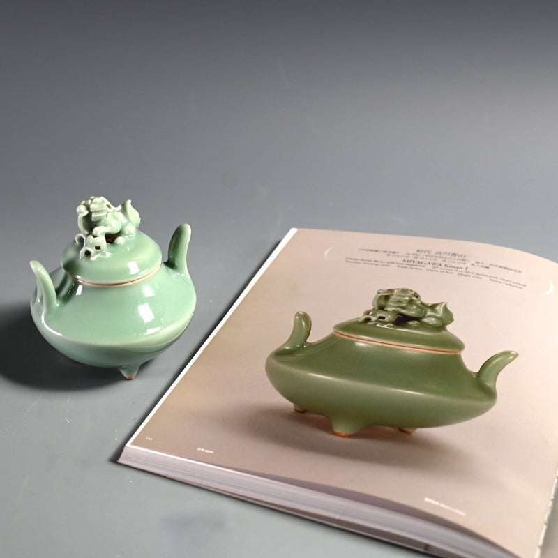 Celadon Shishi Koro ー宮川 香山 "青磁釉 獅子 香爐"