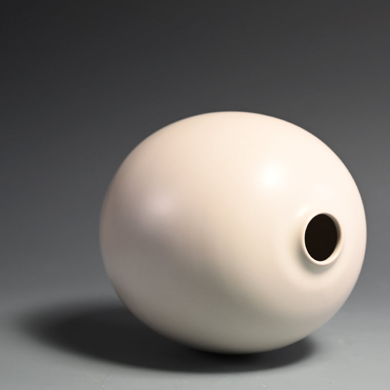 Sodeisha Artist Yamada Hikaru Tsubo ー山田 光 “白釉 壺”
