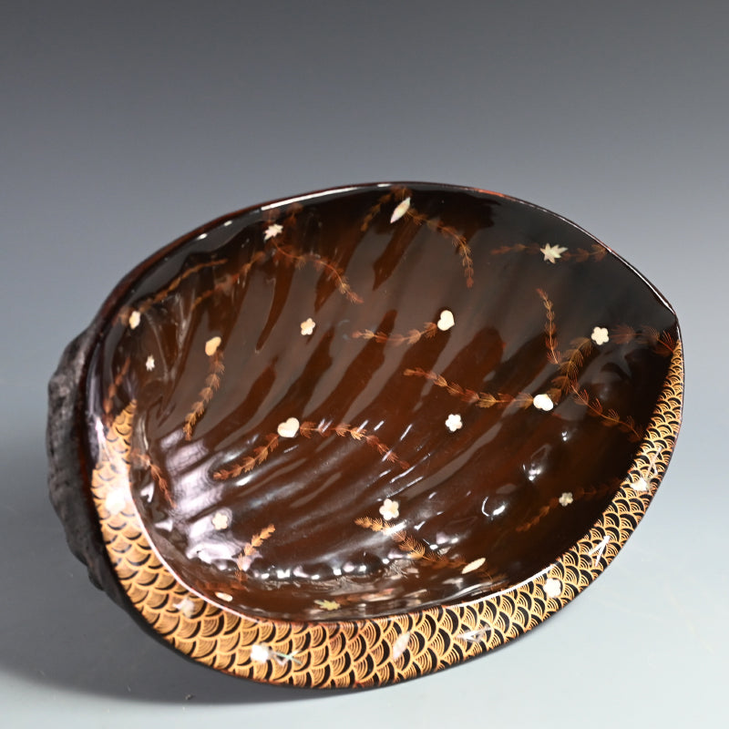 Edo period Shell Shaped Lacquer Wooden Bowl