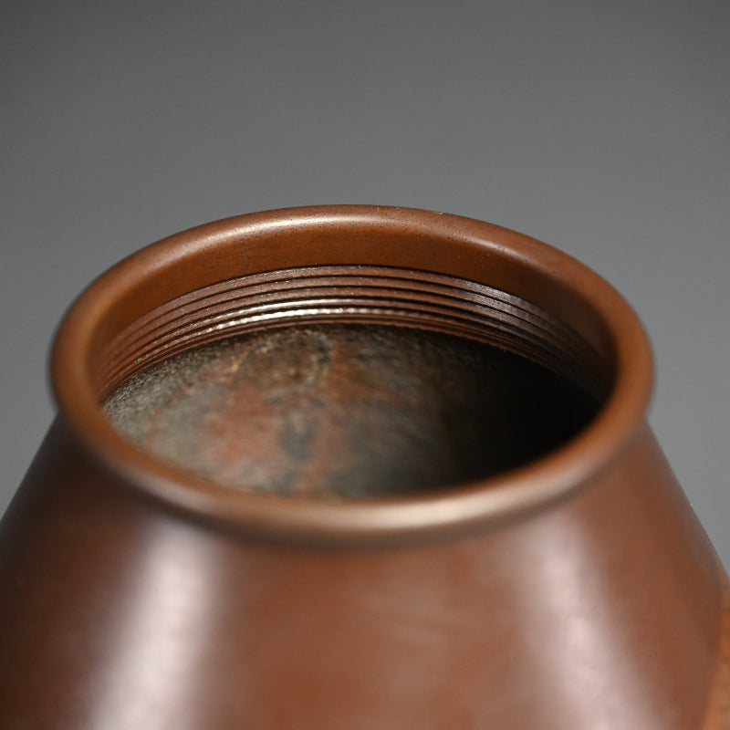 Leisurely Japanese Swimming Koi Vase ー内免勝二, 紫峰 "青銅製花瓶 遊鯉”