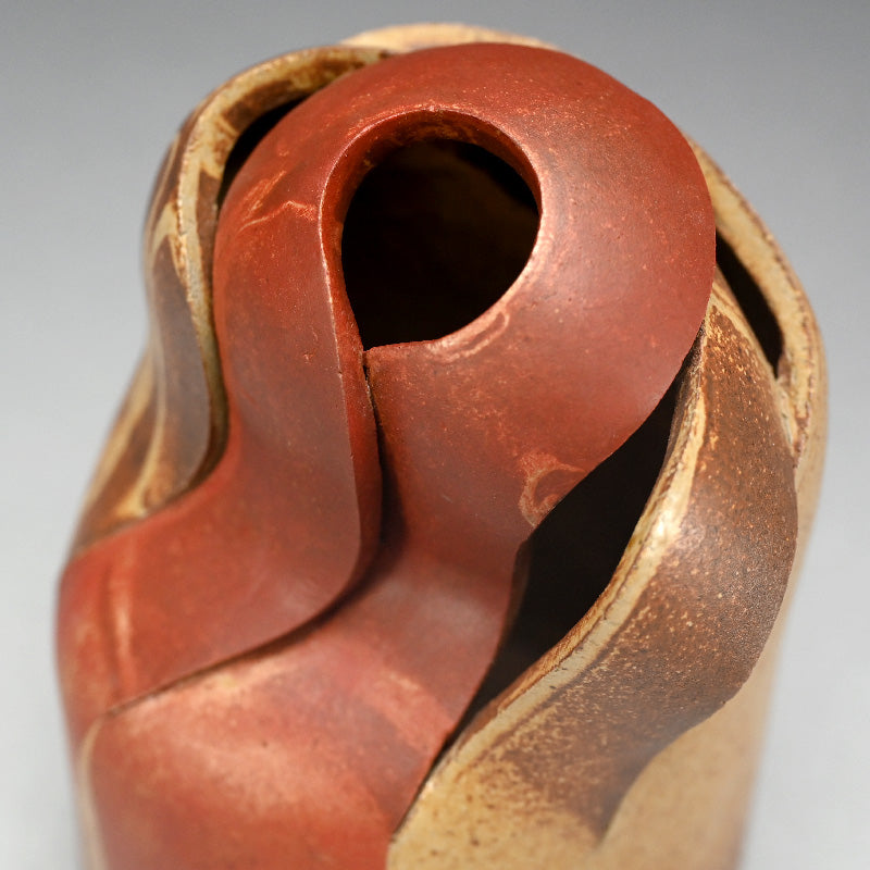 Sculptural Vase ー清水 六兵衛 "一輪指花陶容"