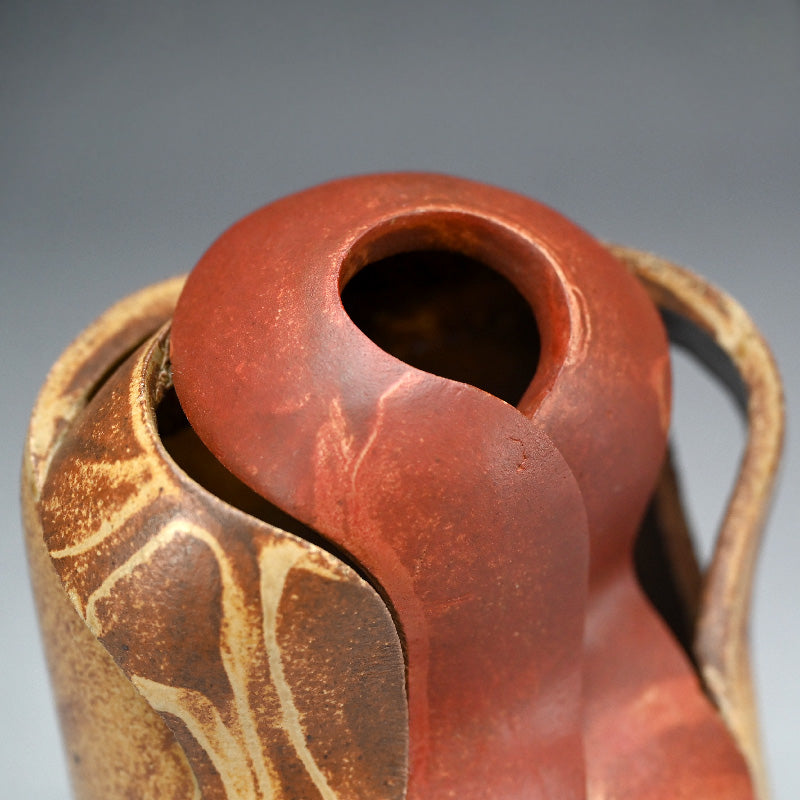 Sculptural Vase ー清水 六兵衛 "一輪指花陶容"