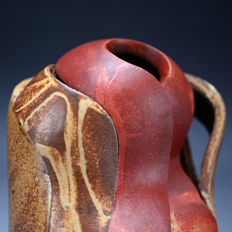 Sculptural Vase ー清水 六兵衛 "一輪指花陶容"