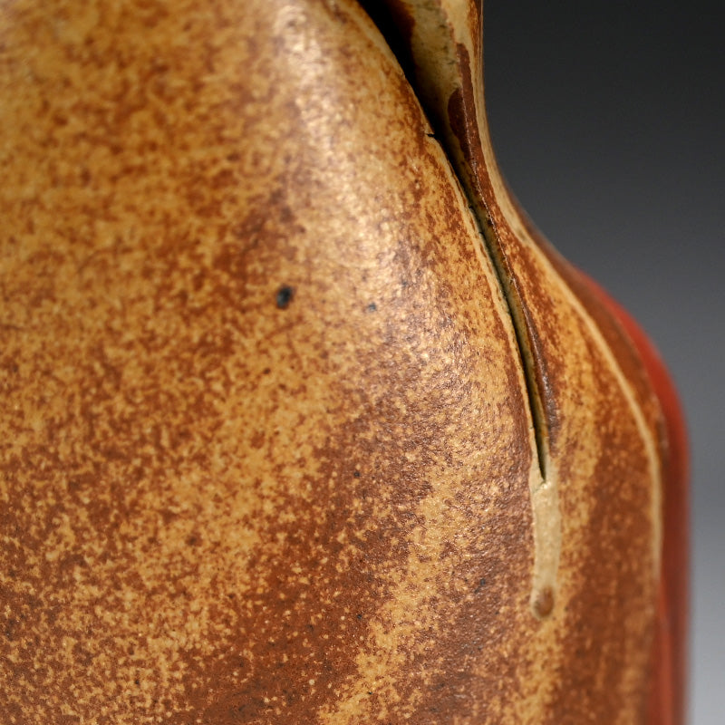 Sculptural Vase ー清水 六兵衛 "一輪指花陶容"